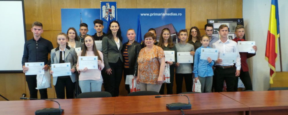 Diplome de performanta si premii in bani pentru cei mai buni elevi din municipiul Medias