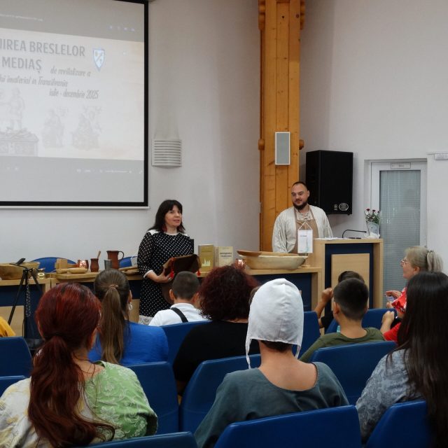 Primele ateliere din proiectul „Reconstituirea Breslelor la Mediaș” au adus tradițiile meșteșugărești mai aproape de copii